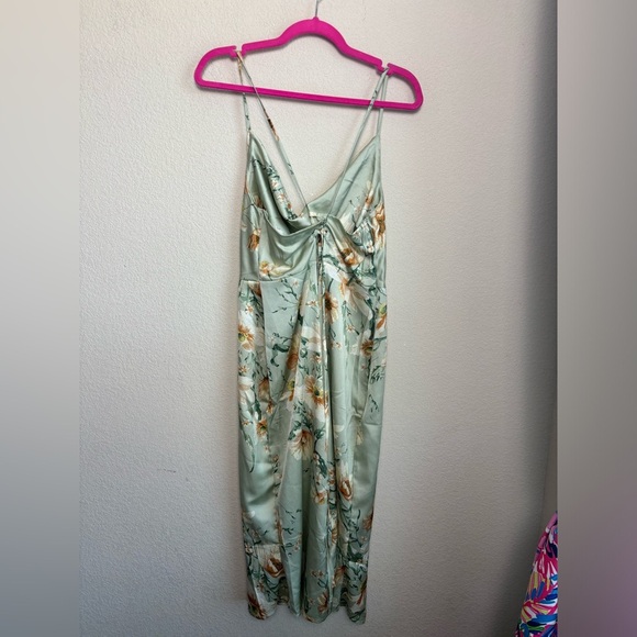 NWT Boohoo Sage Green Satin Floral Cowl Tie-Back Flute Hem Slip Midi Dress 12 - Picture 5 of 11